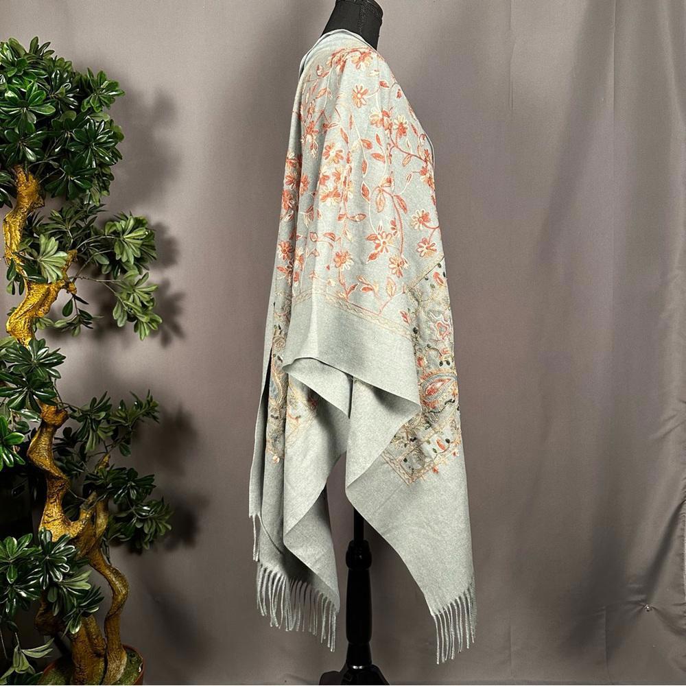 100% Cashmere embroidered floral scarf wrap ruana - Picture 9 of 10